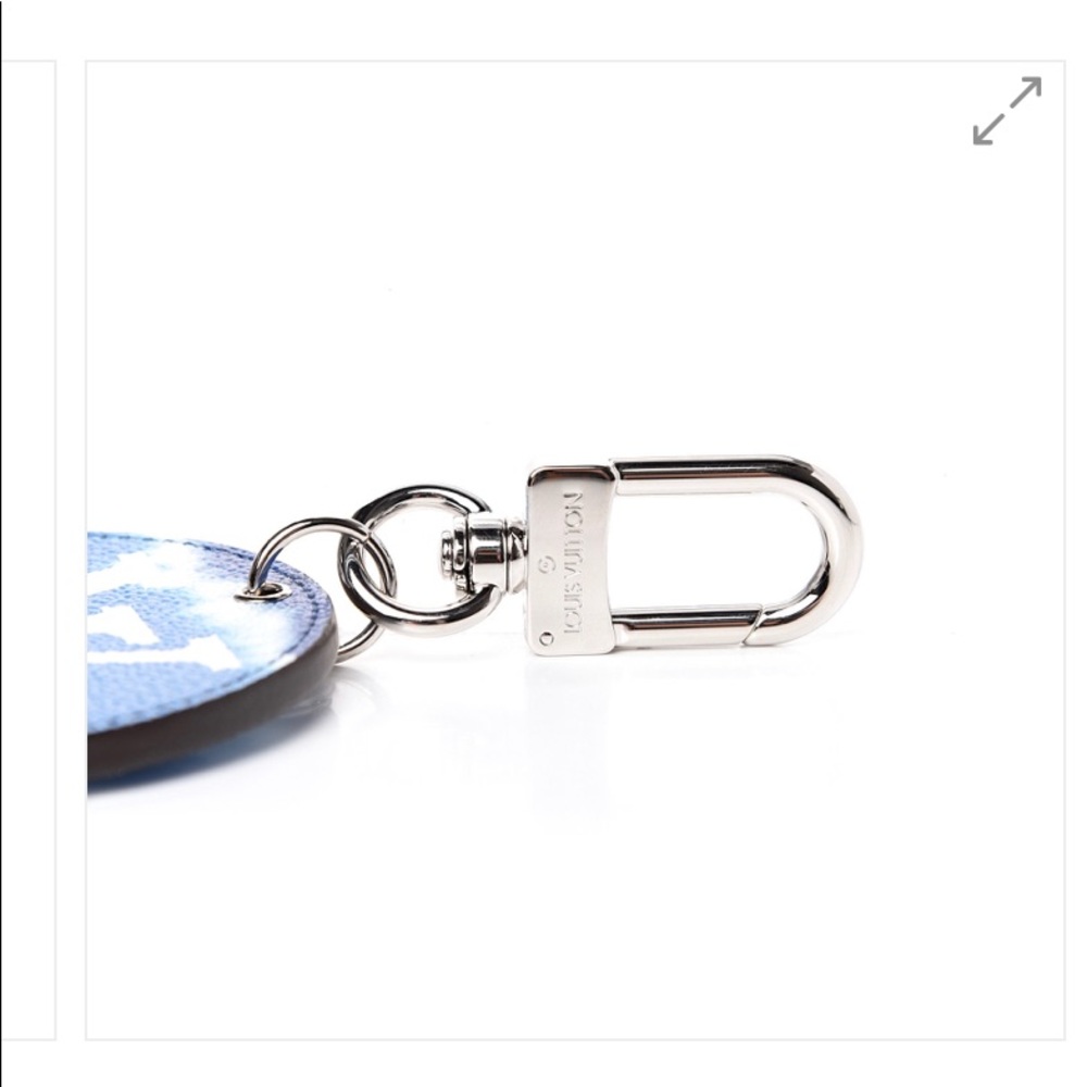 /traded/💯 LOUIS VUITTON
Monogram Escale Bag Charm Key Holder Blue Ombré Disc - Picture 6 of 14